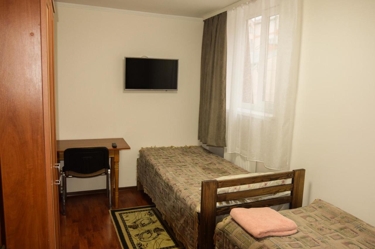 Gostynniy Dvir Hostel Ternopil Exterior photo